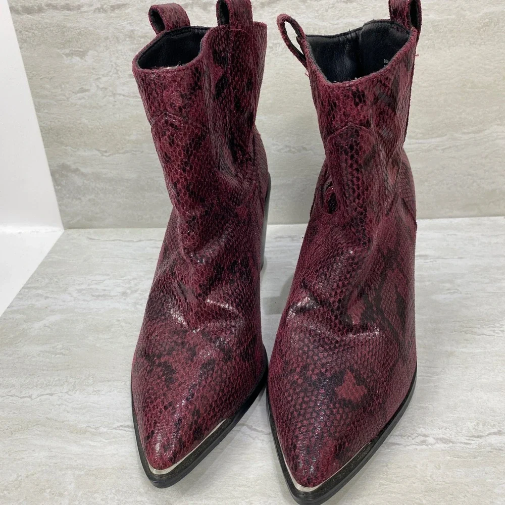 Steve Madden Zora Burgundy Snakeskin Ankle‎ Booties Women's Size 8M Western